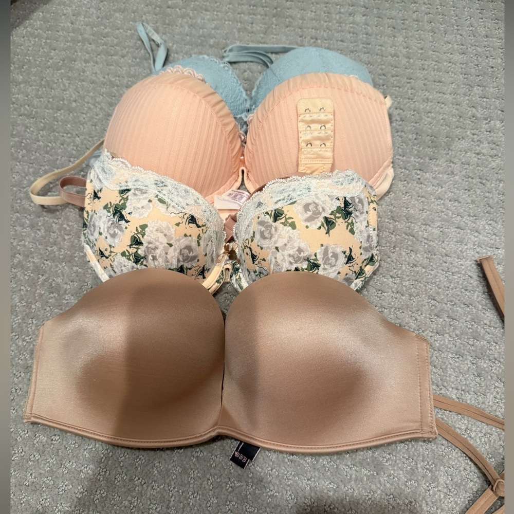 NWOT Victoria secret very sexy push up nude bra  straps and extra push up bras